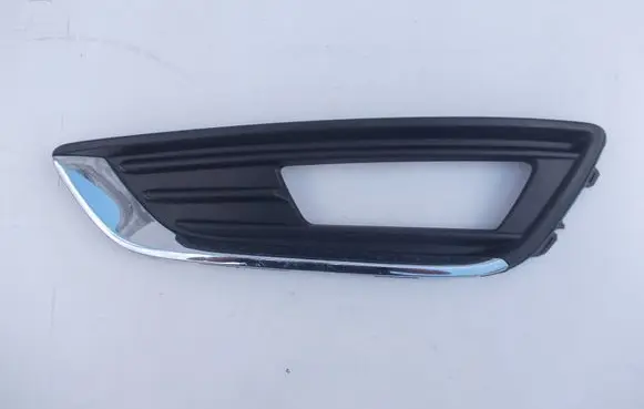 Ford Focus Front fog light trim/grill F1EB15A299B