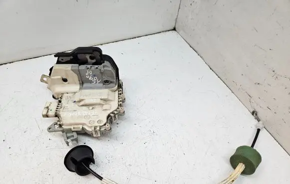 Audi A6 S6 C6 4F Front door lock 4F1837016E