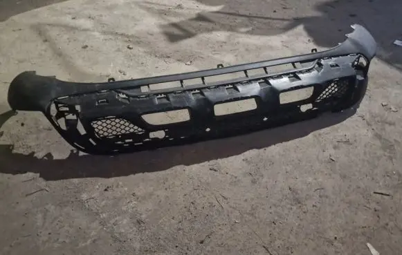 Front bumper lip