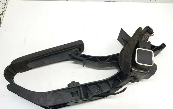 Mercedes-Benz C AMG W203 Accelerator throttle pedal A2113010001 nr3519