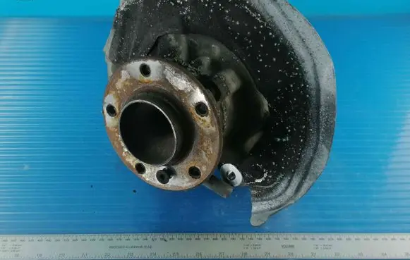 BMW 1 E81 E87 Front wheel hub spindle knuckle 31216764443