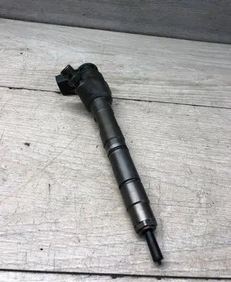 Volkswagen Jetta VI Fuel injector 03L130277J 00211