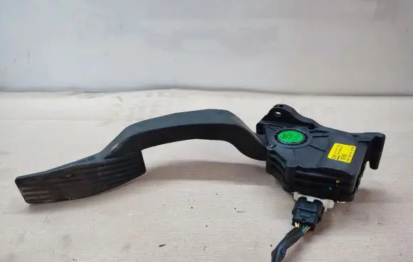 Opel Mokka Accelerator throttle pedal 95087911
