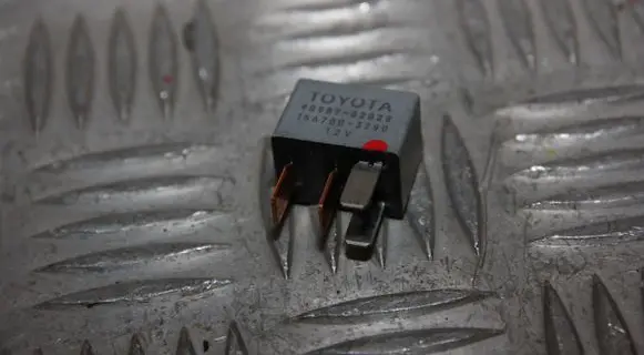Toyota Land Cruiser (J120) Other relay 9098702028 1567003290