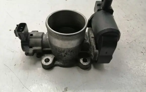 Toyota Avensis T250 Throttle valve 261000R010 1923002010