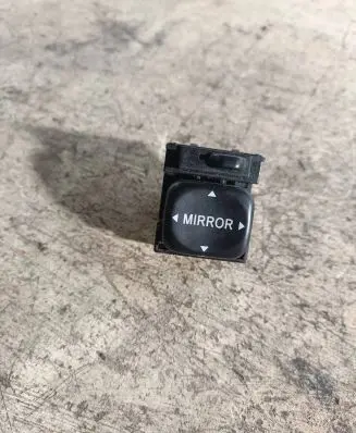 Toyota Yaris Wing mirror switch 1835472