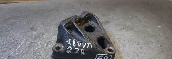 Toyota Prius (XW30) Engine mounting bracket 37030
