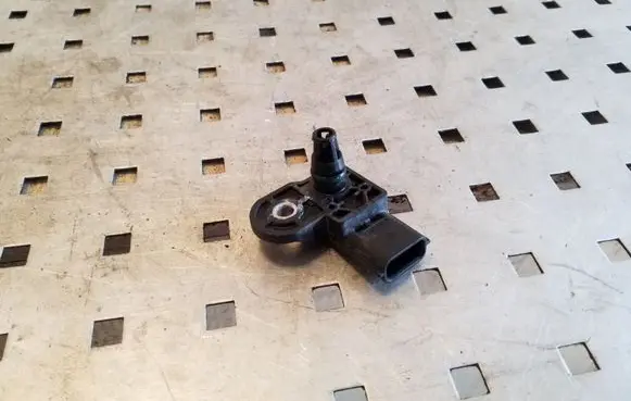 Renault Megane III Air pressure sensor 0281006108 223657458R H8201038353