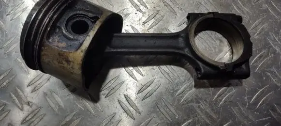 Volvo 440 Piston with connecting rod