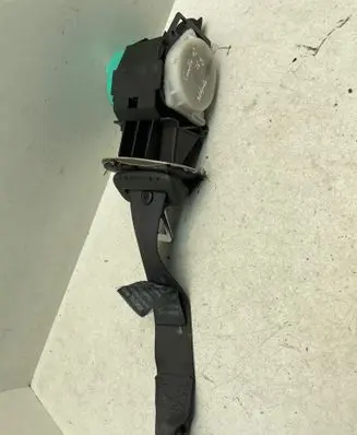 Toyota Corolla E120 E130 Middle seatbelt (rear) 7335002040