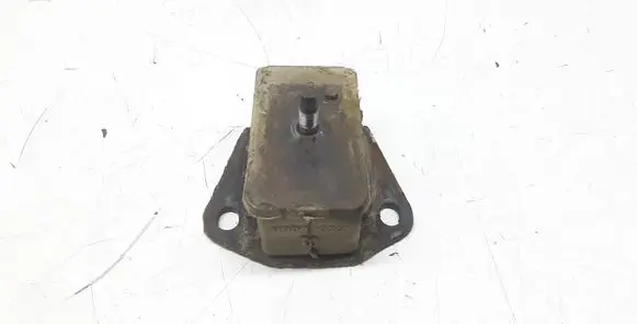 Mitsubishi Pajero Engine mount bracket MB007023
