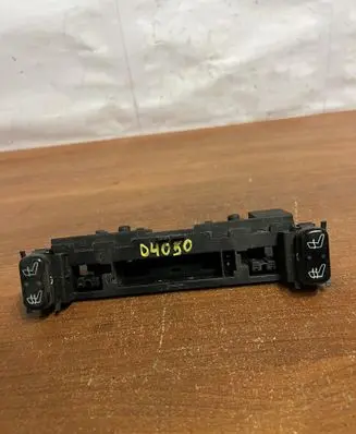 Mercedes-Benz E W210 Seat heating switch 2108200151 D4050