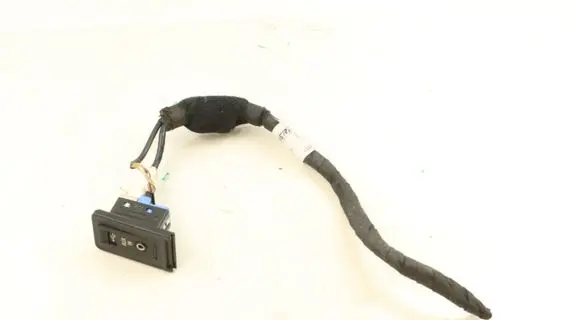 BMW 5 E60 E61 USB socket connector 9138402 61319138402