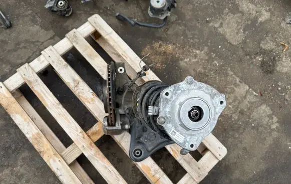 Front wheel hub spindle knuckle