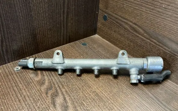 Fuel main line pipe