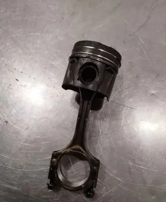 Toyota Verso-S Piston with connecting rod