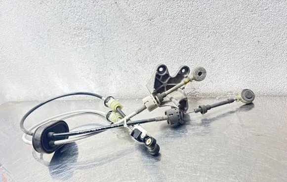 Opel Astra H Gear shift cable linkage 55560021