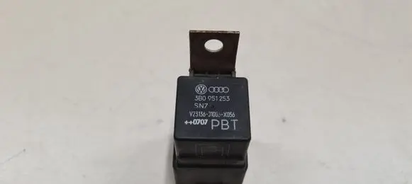 Volkswagen PASSAT B6 Glow plug pre-heat relay 3B0951253
