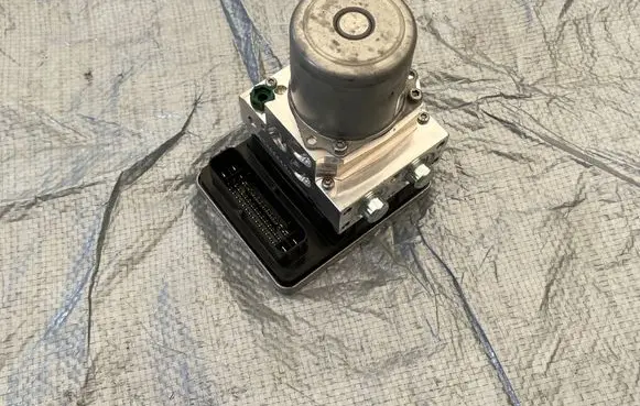 Mercedes-Benz E W213 ABS Pump A2139008739