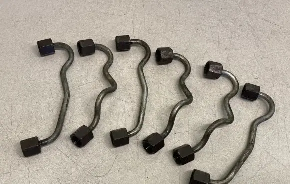 BMW X5 E70 Fuel injector supply line/pipe 