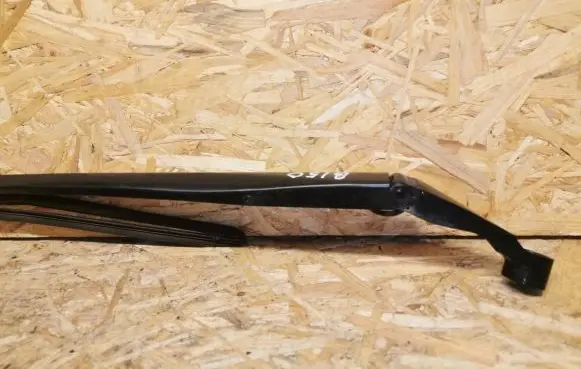 Toyota Auris E180 Front wiper blade arm 2340