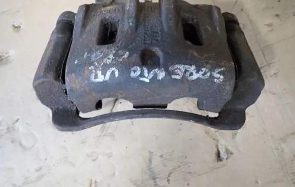 KIA Sorento Front brake caliper