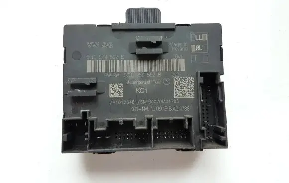 Volkswagen PASSAT B8 Door control unit/module 5Q0959592B 5Q0959592E