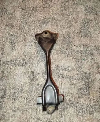 Nissan Qashqai+2 Battery bracket 