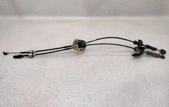 Nissan Primera Gear shift cable linkage 