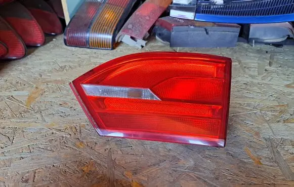 Volkswagen Jetta VI Tailgate rear/tail lights 5C6945094