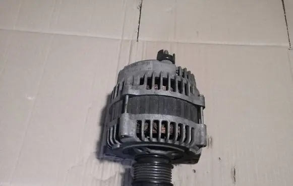 Volkswagen Golf IV Generator/alternator 028903029G