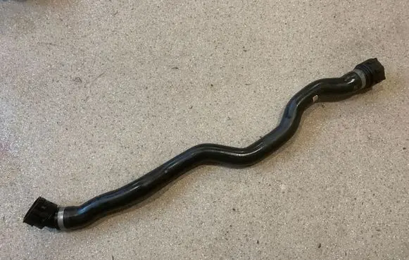 BMW 5 G30 G31 Engine coolant pipe/hose 8678491
