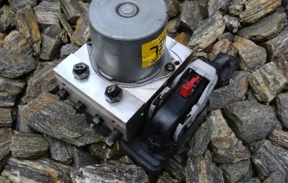 Hyundai ix20 ABS Pump 589201K200 1K58920500