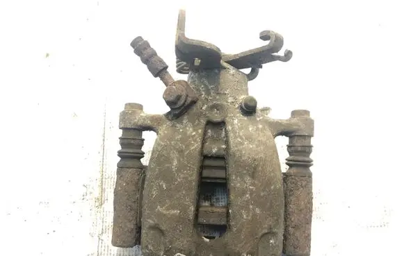 Opel Insignia A Rear brake caliper
