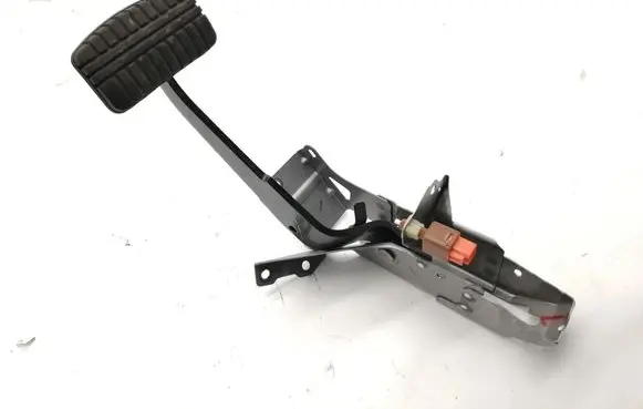 Mitsubishi Space Star Brake pedal 