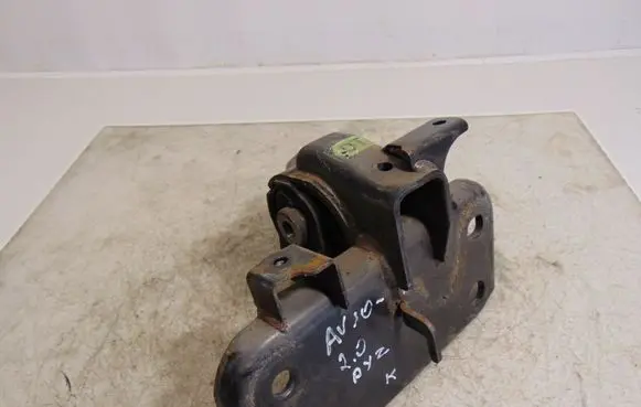 Toyota Avensis T270 Engine mount bracket