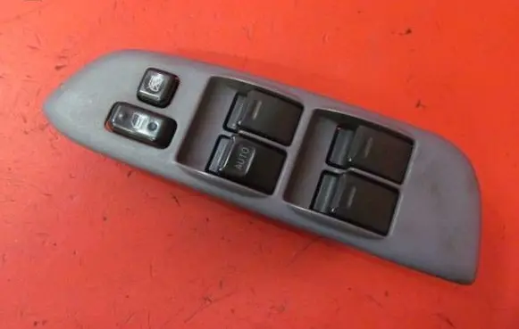 Toyota RAV 4 (XA20) Electric window control switch 8482042140