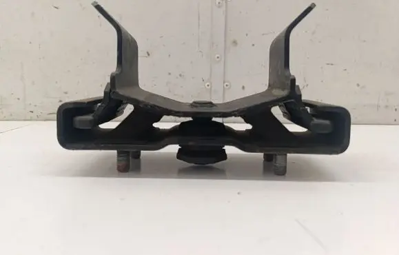 Mitsubishi L200 Gearbox mounting bracket