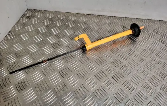 Skoda Octavia Mk2 (1Z) Oil level dip stick 038115611B 038109663