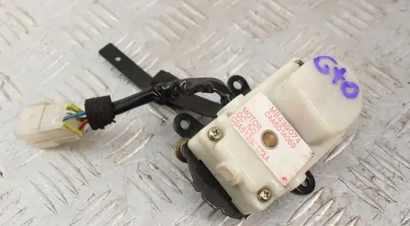 Mitsubishi 3000 GT Air flap motor/actuator MB439074