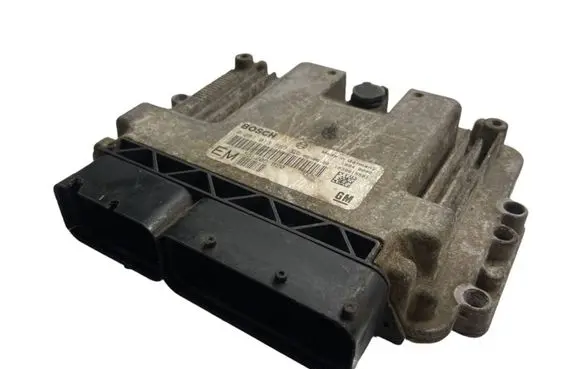 Opel Zafira B Engine control unit/module 55205620 1039S15501 0281013567
