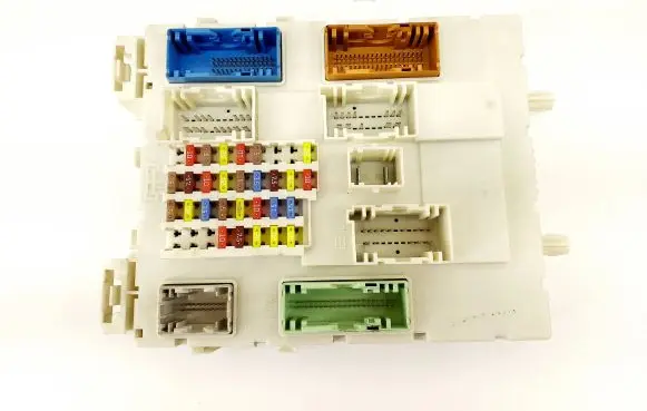 Ford Focus Fuse module BV6T14014BPA BV6N14A073ER