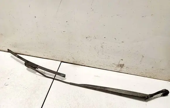 Nissan Note (E11) Front wiper blade arm 