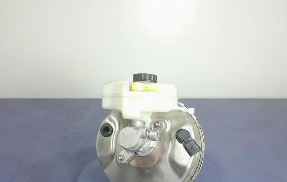 BMW X4 F26 Brake booster 6889142