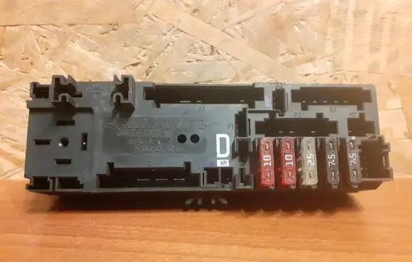 Mercedes-Benz E W210 Fuse box set A0005400372 05376120