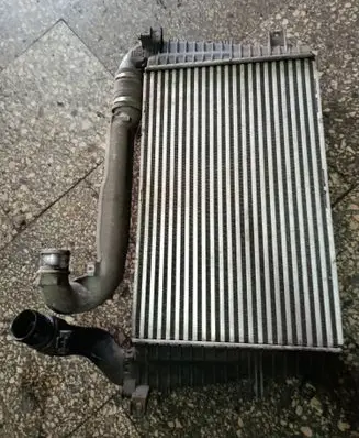 Opel Zafira B Intercooler radiator 13223395