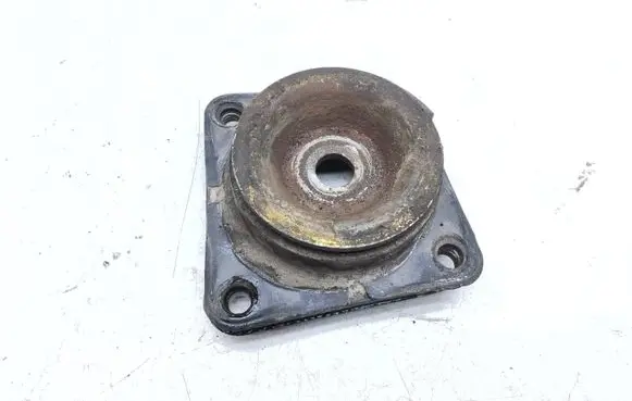 Volvo V70 Front shock absorber mounting bracket