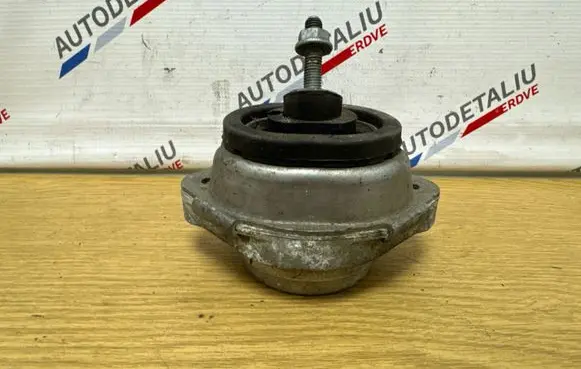 Engine mount bracket