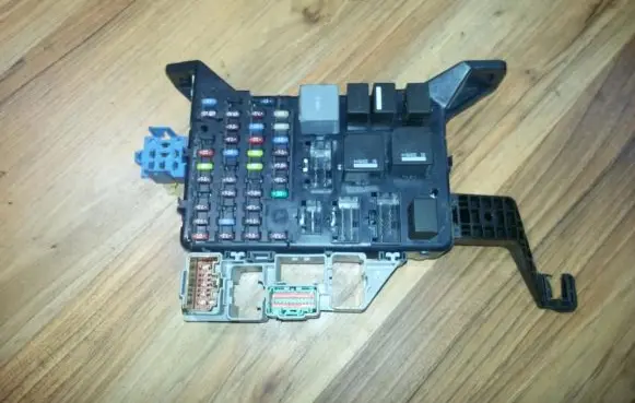 Ford Mondeo Mk III Fuse box set 4s7t14a073ab
