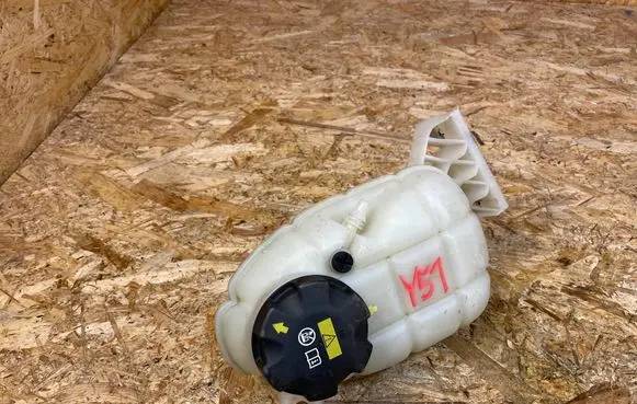 BMW 3 F30 F35 F31 Coolant expansion tank/reservoir 7642160